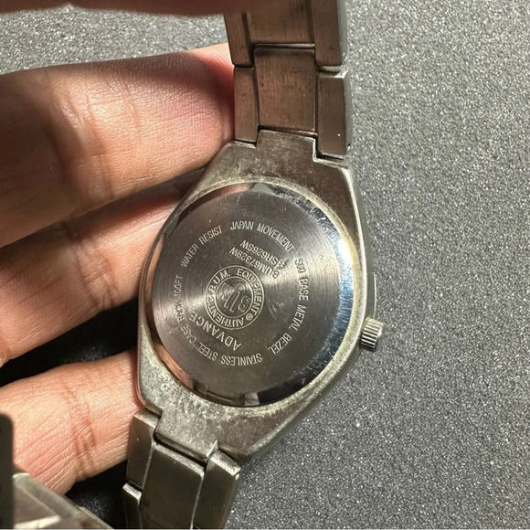 Vintage B.U.M. Equipment Mens Quartz Watch Silver Tone Blue Day Date Dial Workin - Picture 9 of 11